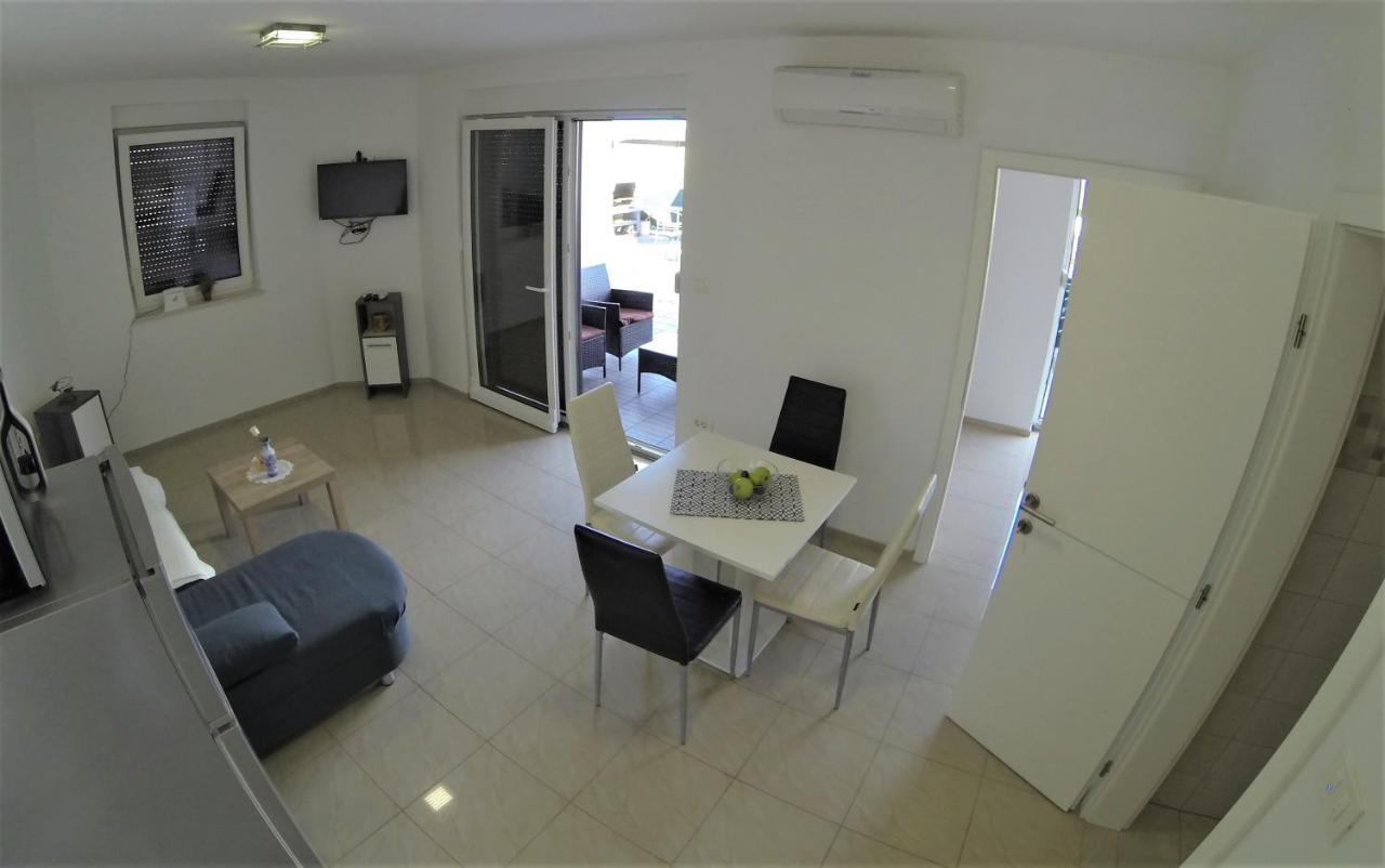 Apartmani Zaric Malinska Exterior foto